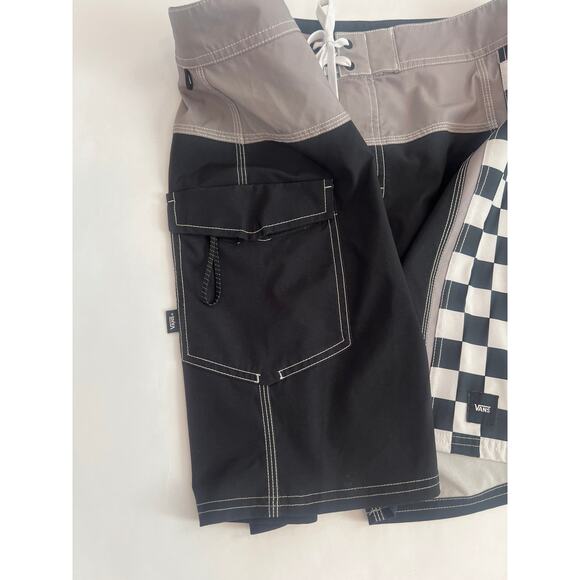 VANS MENS SWIM SUIT AND HAT BUNDLE GRAY BLACK SUIT SIZE 32 NWT VANS TRUCKER HAT - Picture 4 of 14